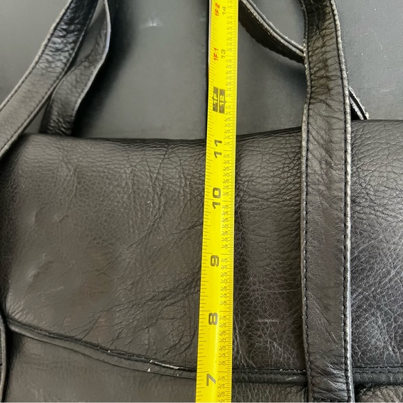 Genuine Leather tote bag in black with two straps and flap - Picture 7 of 9